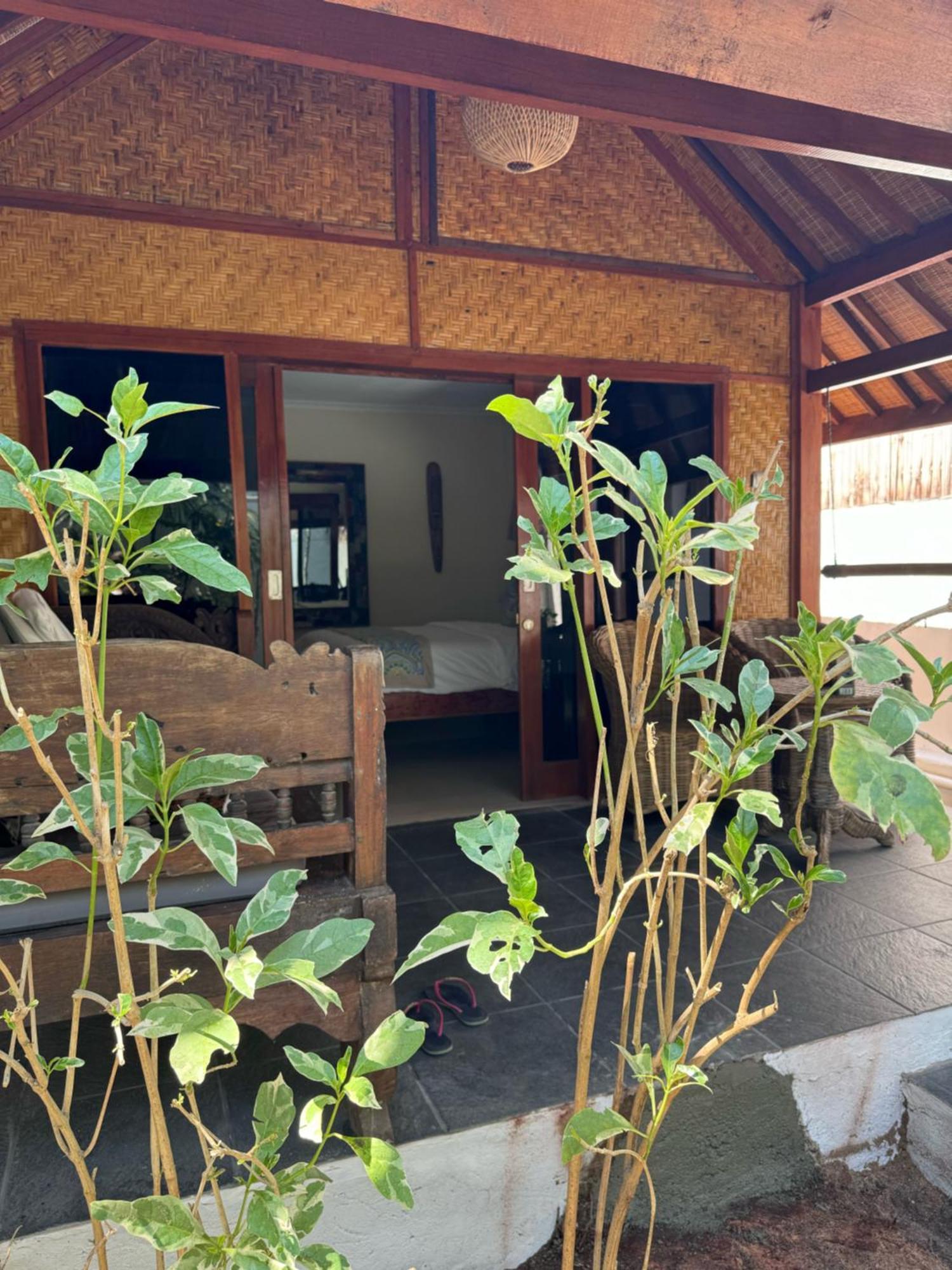 Scallywags Beach Club Gili Air Exterior photo