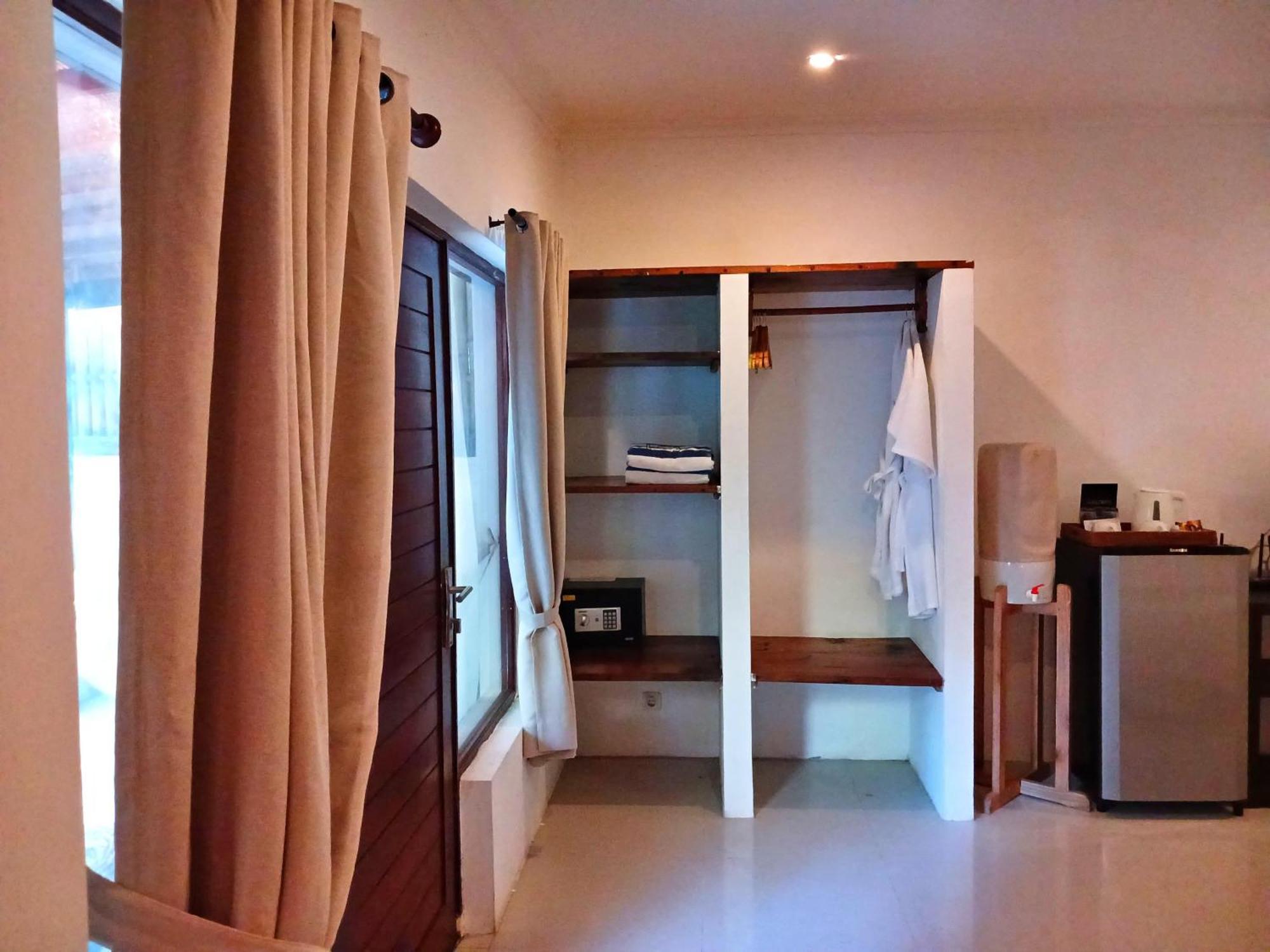 Scallywags Beach Club Gili Air Exterior photo
