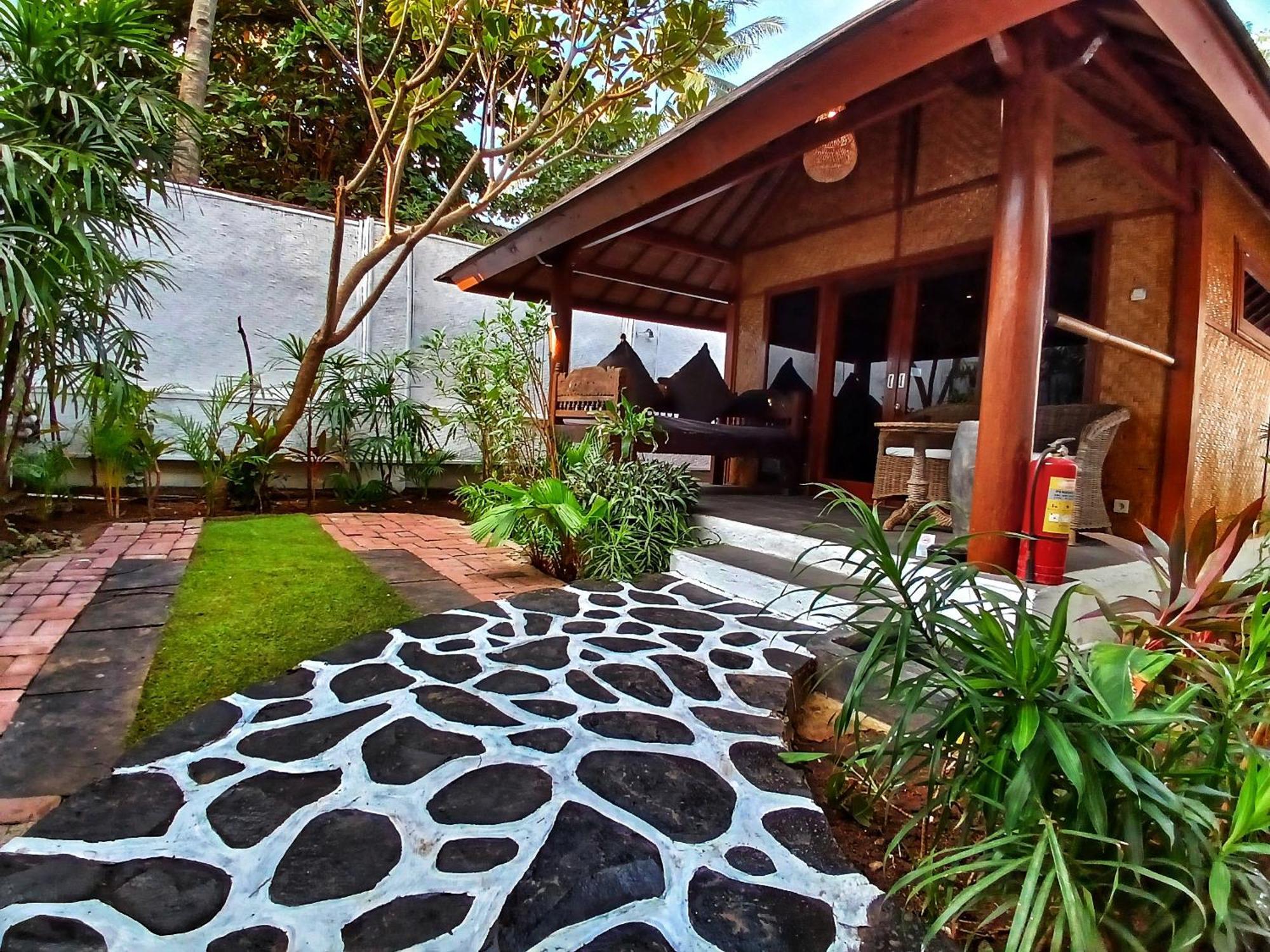 Scallywags Beach Club Gili Air Exterior photo